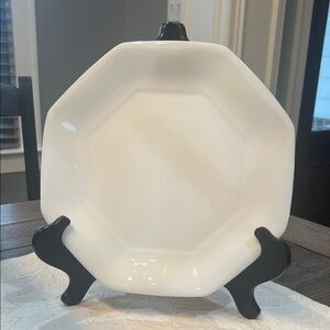 Vintage 1980’s Arcoroc Novoctime White Octagon 10.5 inch Dinner Plate France